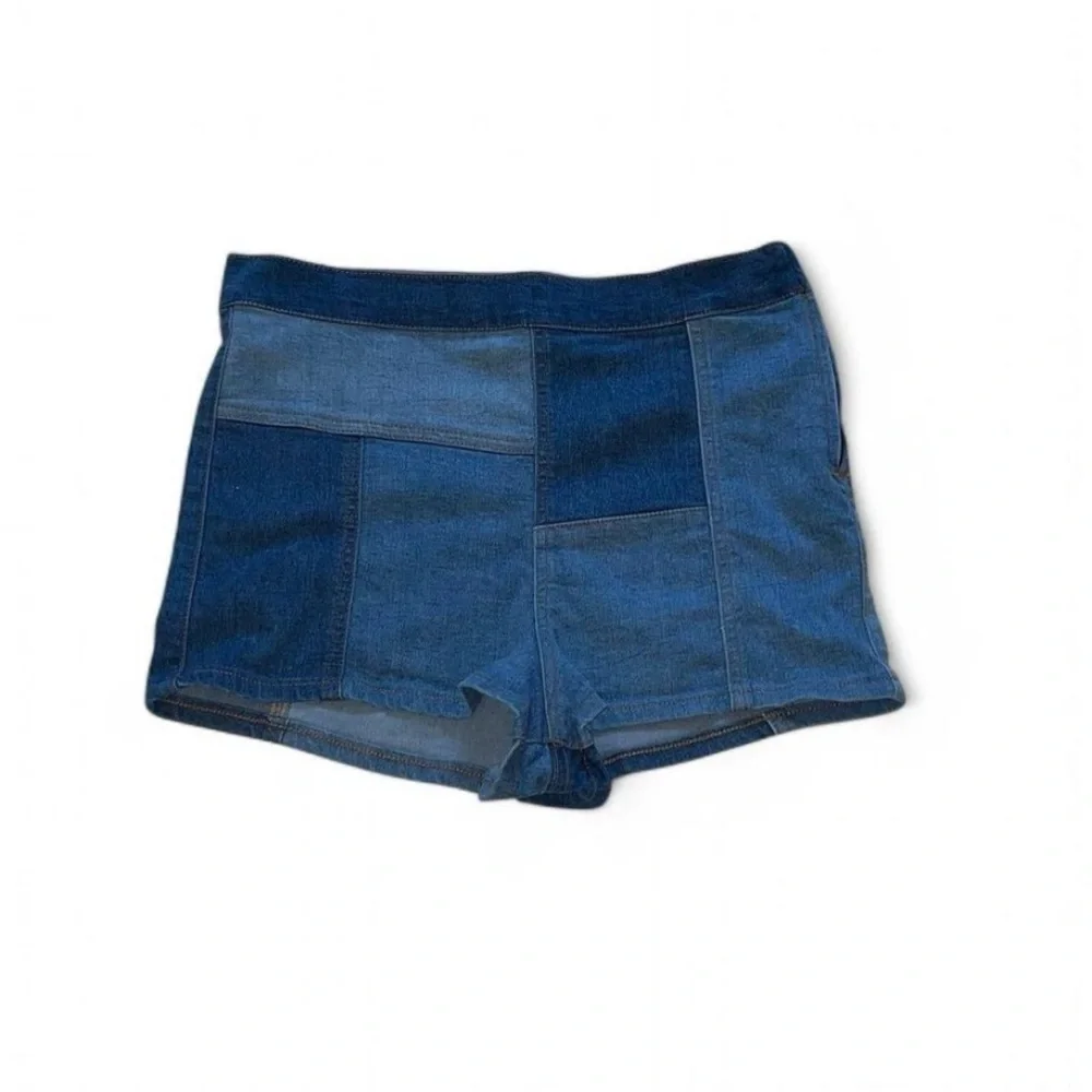 Free People blue denim patchwork boho indie festival shorts in size 31. Preloved - Picture 2 of 4
